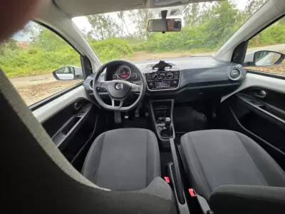 Volkswagen Up! 2016 - 7990 EUR, 152974 km - AUTO.MOTO.pt - 152974km - foto 16 de 71