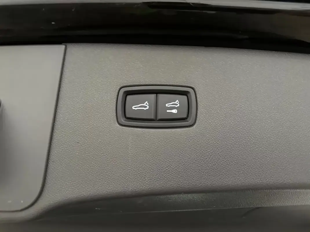 Porsche Cayenne Coupé 2020 - 68800 EUR, 146000 km - AUTO.MOTO.pt - 146000km - foto 17 de 20