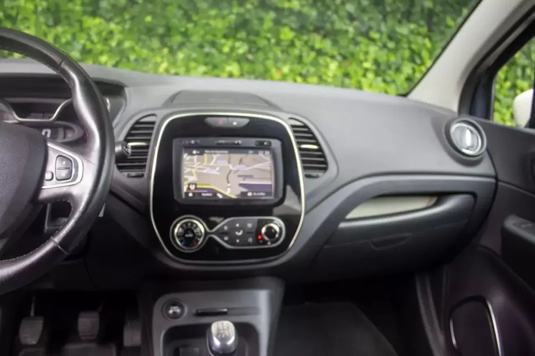 Renault Captur 2018 - 13900 EUR, 147700 km - AUTO.MOTO.pt - 147700km - foto 16 de 16