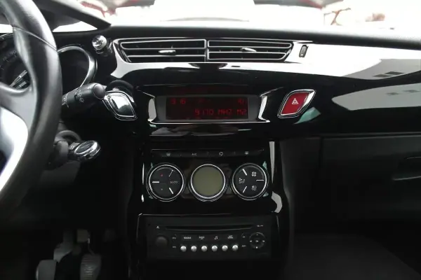 Citroën DS3 2010 - 8500 EUR, 202000 km - AUTO.MOTO.pt - 202000km - foto 8 de 16