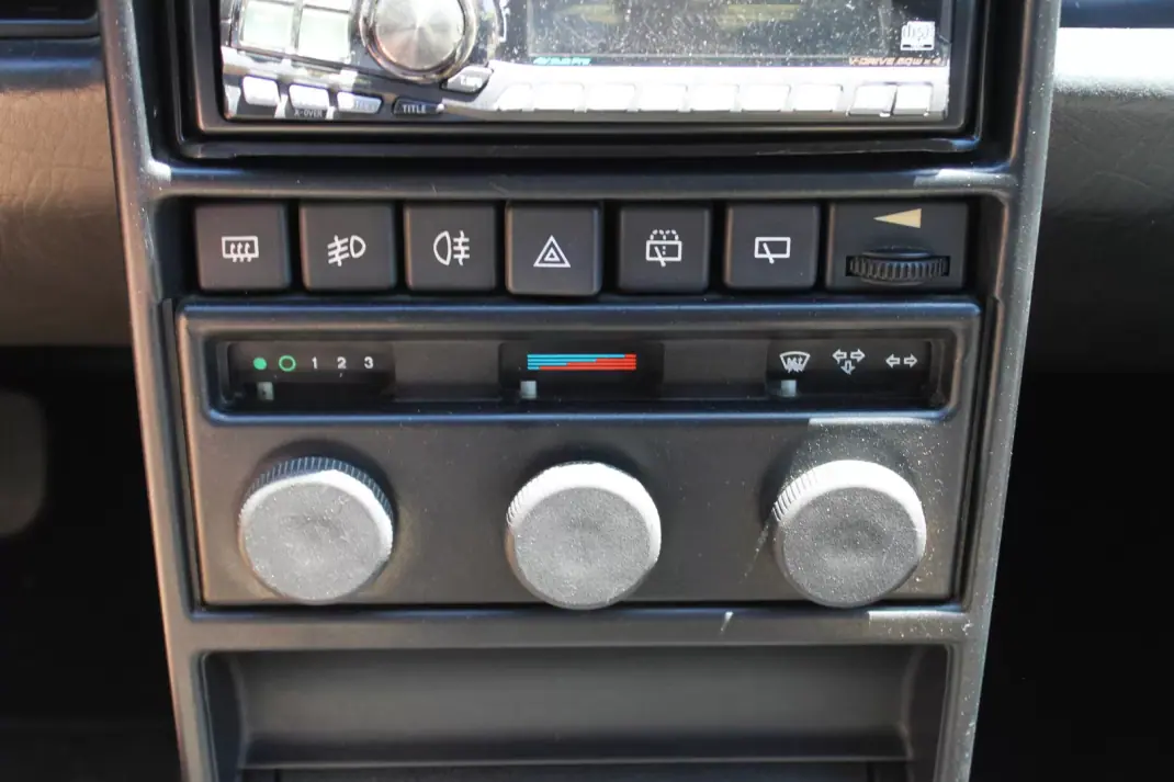 Lancia Delta 1988 - 15500 EUR, 194000 km - 194000km - foto 25 de 35