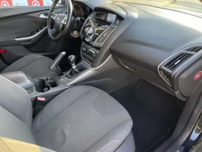 Ford Focus 2013 - 9990 EUR, 186235 km - AUTO.MOTO.pt - 186235km - foto 11 de 23