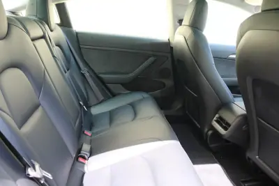 Tesla Model 3 2023 - 28990 EUR, 114500 km - AUTO.MOTO.pt - 114500km - foto 5 de 5