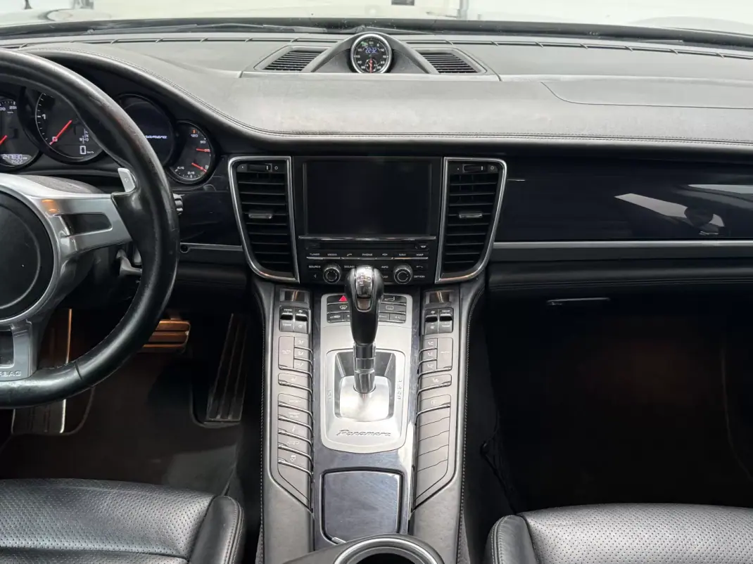 Porsche Panamera 2015 - 33990 EUR, 247000 km - AUTO.MOTO.pt - 247000km - foto 22 de 44