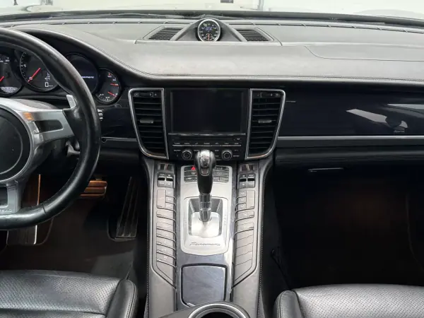 Porsche Panamera 2015 - 33990 EUR, 247000 km - AUTO.MOTO.pt - 247000km - foto 22 de 44