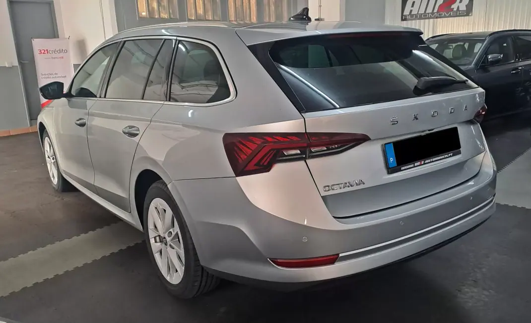 Skoda Octavia Break 2022 - 17250 EUR, 160000 km - 160000km - foto 4 de 23