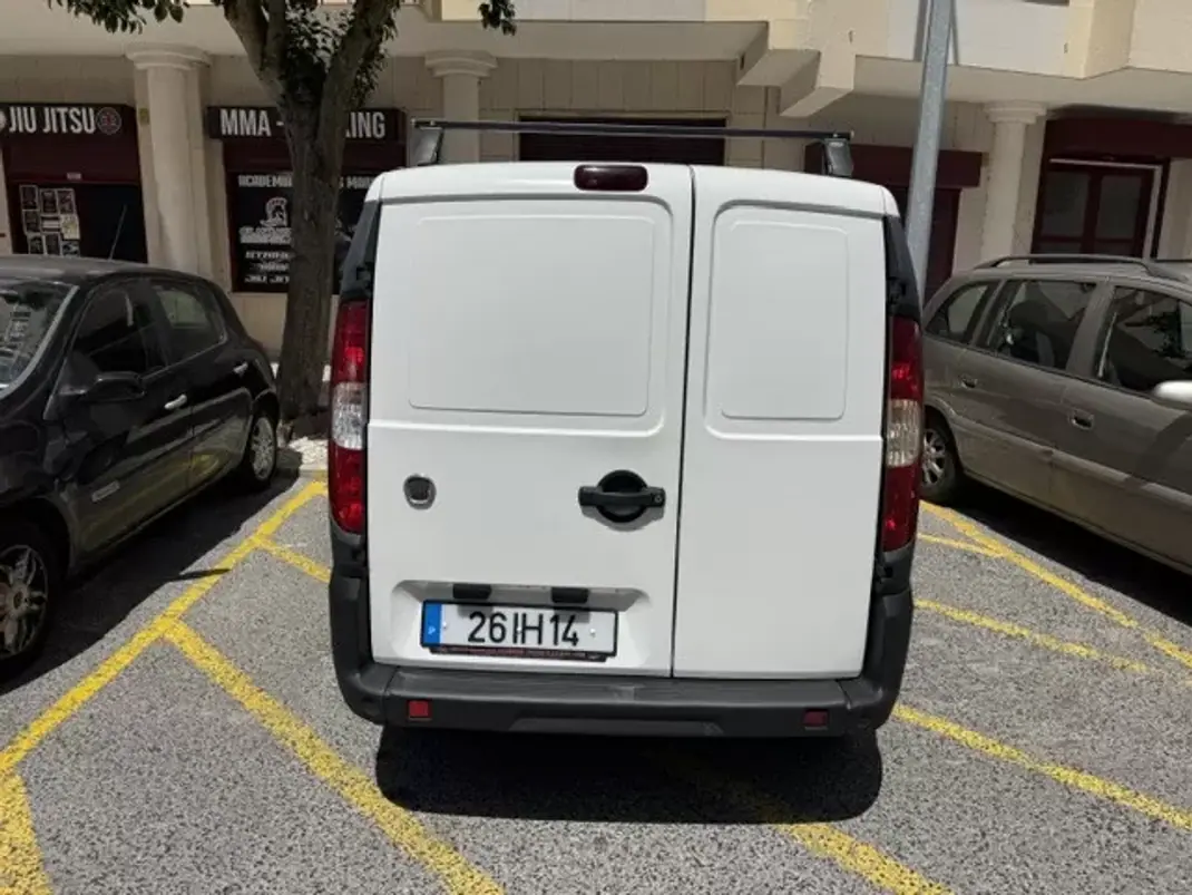 Fiat DOBLO CARGO 1.3 MULTIJET EASY 2009 - 5250 EUR, 190000 km - AUTO.MOTO.pt - 190000km - foto 13 de 27