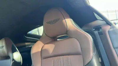 Aston Martin 2025 - 285000 EUR, 6000 km - AUTO.MOTO.pt - 6000km - foto 4 de 5