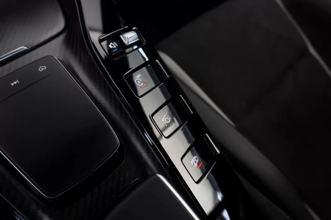 Mercedes-Benz AMG GT 2019 - 205000 EUR, 15821 km - AUTO.MOTO.pt - 15821km - foto 15 de 26