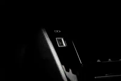 Peugeot e-2008 2021 - 20850 EUR, 60050 km - AUTO.MOTO.pt - 60050km - foto 23 de 44