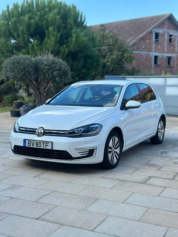 Volkswagen e-Golf 2019 - 12500 EUR, 104000 km - 104000km - foto 3 de 6