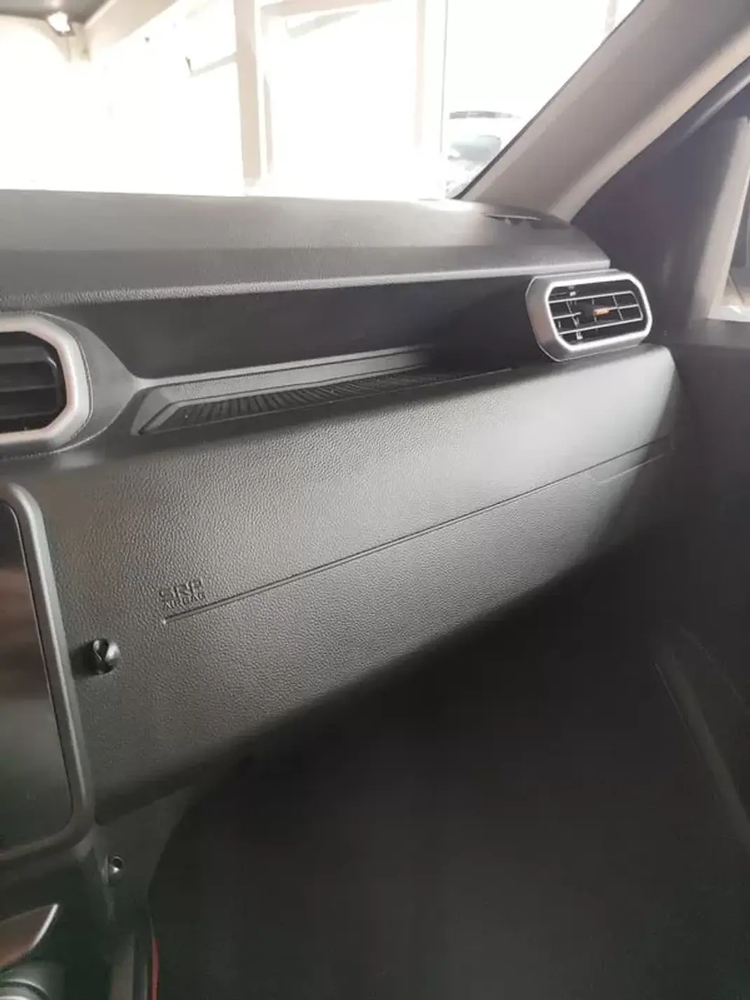 Dacia Duster 2023 - 16750 EUR, 65400 km - AUTO.MOTO.pt - 65400km - foto 33 de 35