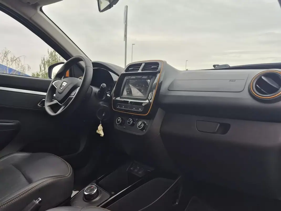 Dacia Spring 2021 - 11299 EUR, 37354 km - 37354km - foto 12 de 25