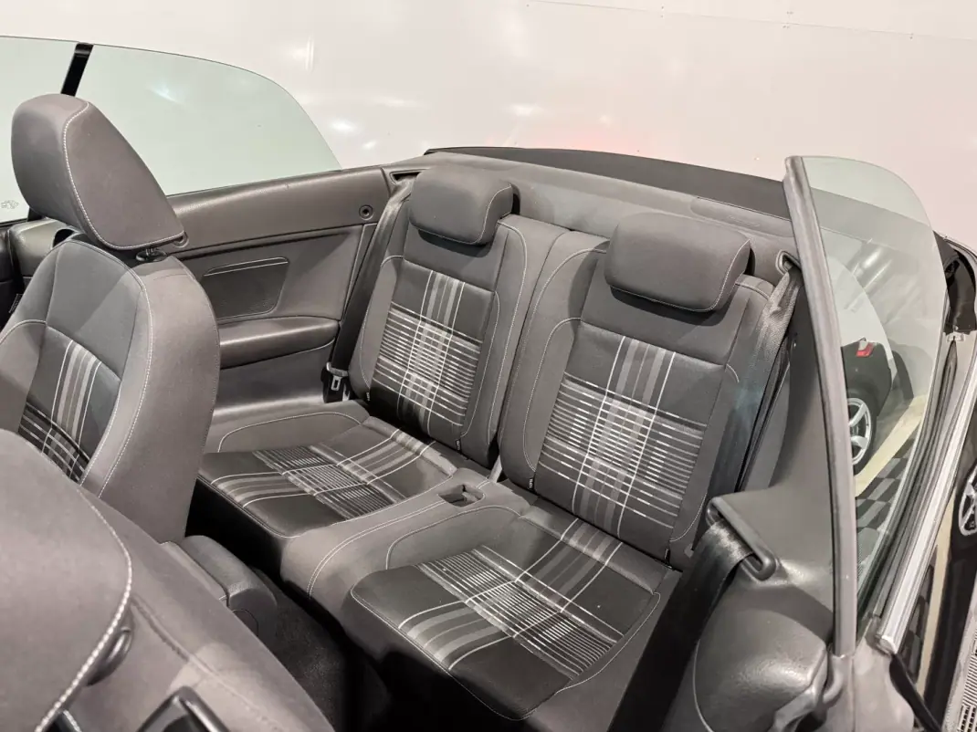 Volkswagen Golf Cabriolet 2015 - 12900 EUR, 177200 km - 177200km - foto 16 de 49