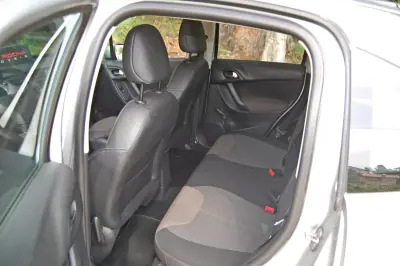Citroën C3 2013 - 7500 EUR, 162000 km - AUTO.MOTO.pt - 162000km - foto 10 de 11