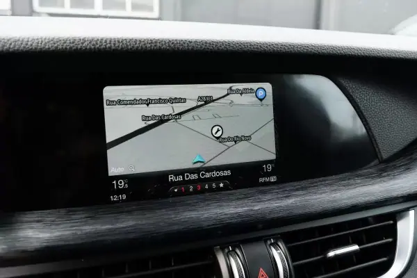 Alfa Romeo Stelvio 2019 - 25900 EUR, 89000 km - AUTO.MOTO.pt - 89000km - foto 24 de 31