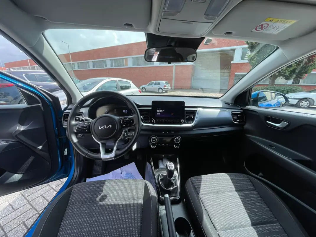 Kia Stonic 2025 - 17990 EUR, 14800 km - AUTO.MOTO.pt - 14800km - foto 13 de 17