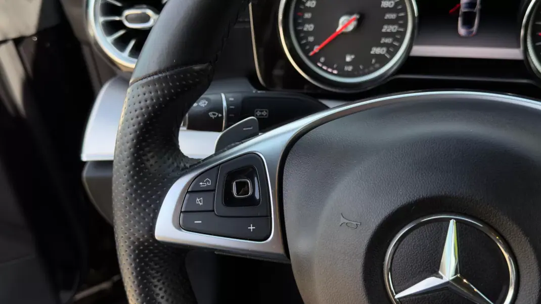 Mercedes-Benz E 220 2018 - 44990 EUR, 78000 km - AUTO.MOTO.pt - 78000km - foto 17 de 30
