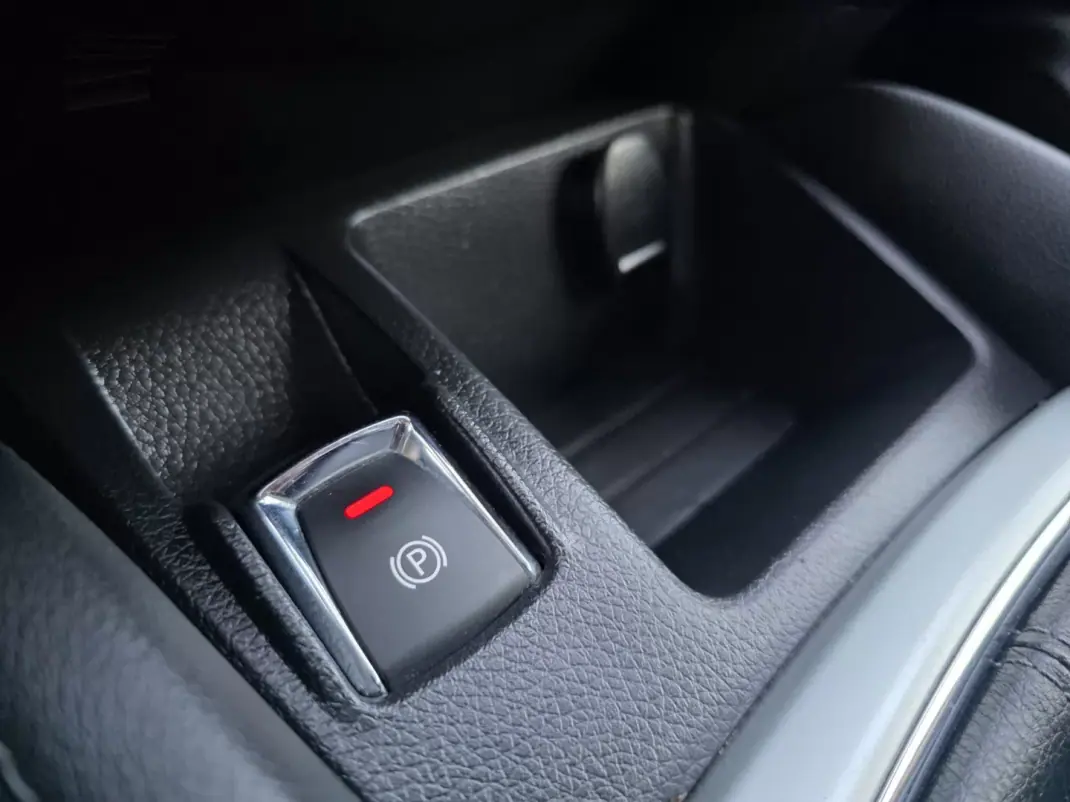 Nissan Qashqai 2015 - 13990 EUR, 146000 km - AUTO.MOTO.pt - 146000km - foto 31 de 40