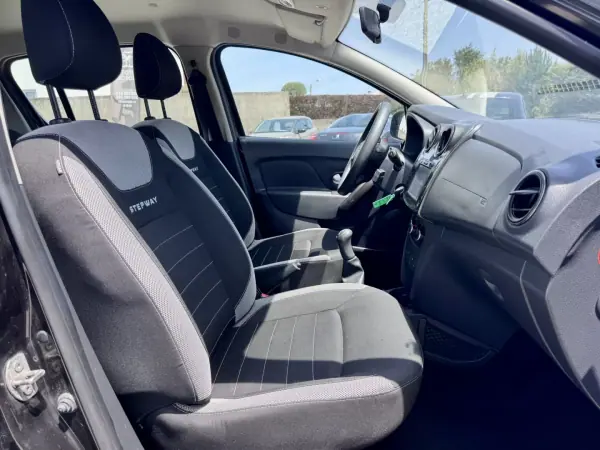 Dacia Sandero 2017 - 11500 EUR, 125170 km - AUTO.MOTO.pt - 125170km - foto 4 de 24
