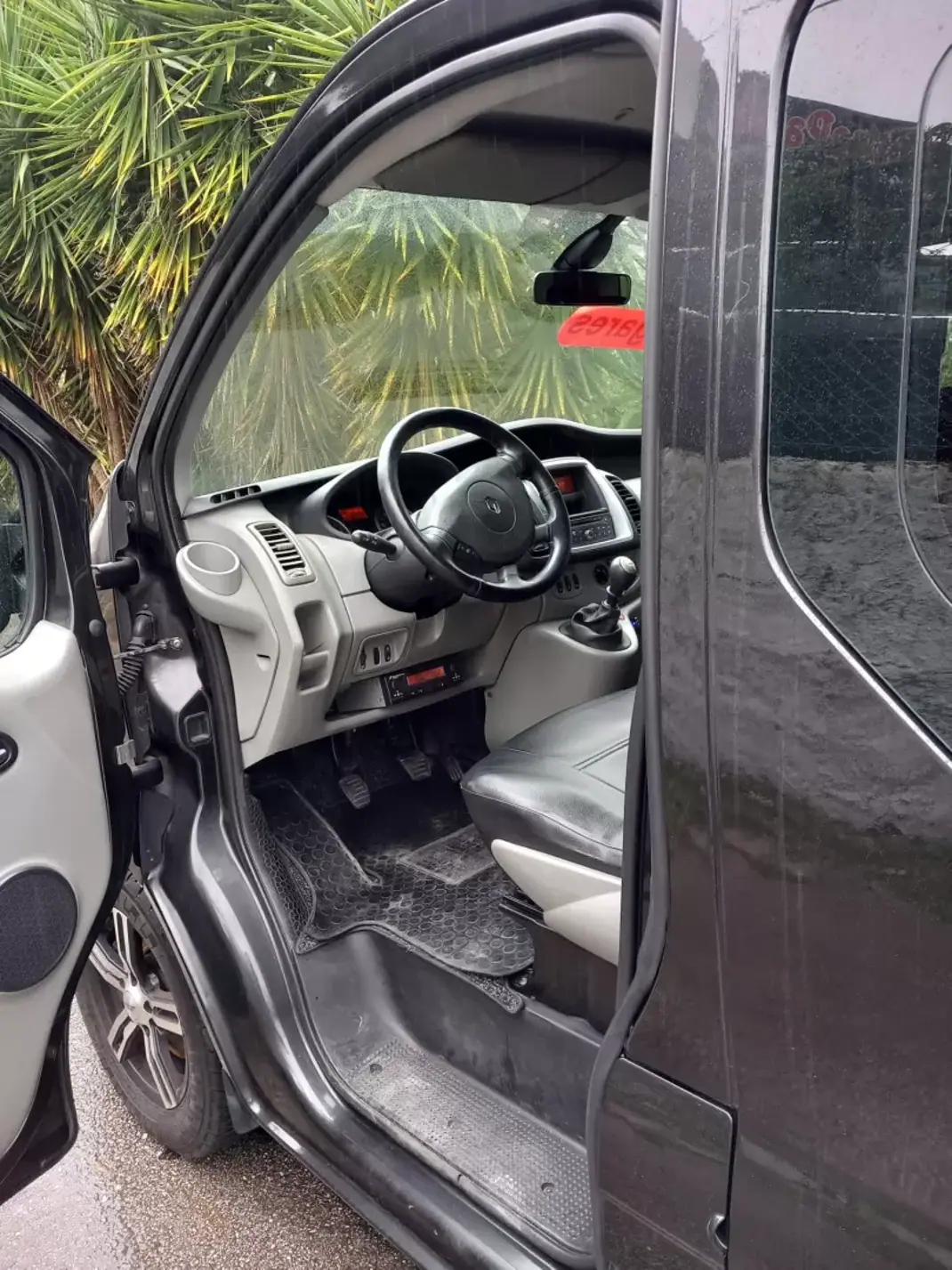 Renault Trafic 2014 - 14000 EUR, 329000 km - AUTO.MOTO.pt - 329000km - foto 13 de 25