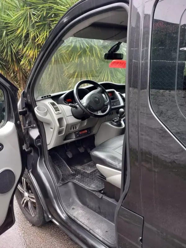 Renault Trafic 2014 - 14000 EUR, 329000 km - AUTO.MOTO.pt - 329000km - foto 13 de 25