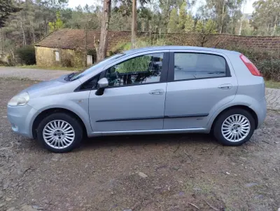 Fiat Grande Punto 2006 - 2750 EUR, 210000 km - AUTO.MOTO.pt - 210000km - foto 4 de 20
