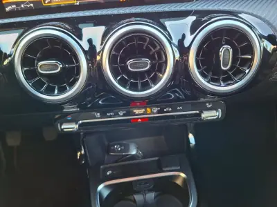 Mercedes-Benz A 200 2018 - 22500 EUR, 77000 km - AUTO.MOTO.pt - 77000km - foto 32 de 37