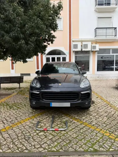 Porsche Cayenne 2011 - 42000 EUR, 162000 km - AUTO.MOTO.pt - 162000km - foto 2 de 18
