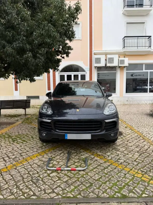 Porsche Cayenne 2011 - 39500 EUR, 162000 km - AUTO.MOTO.pt - 162000km - foto 2 de 18
