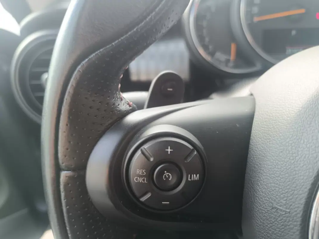 MINI Cooper S 2016 - 16000 EUR, 232000 km - AUTO.MOTO.pt - 232000km - foto 38 de 46