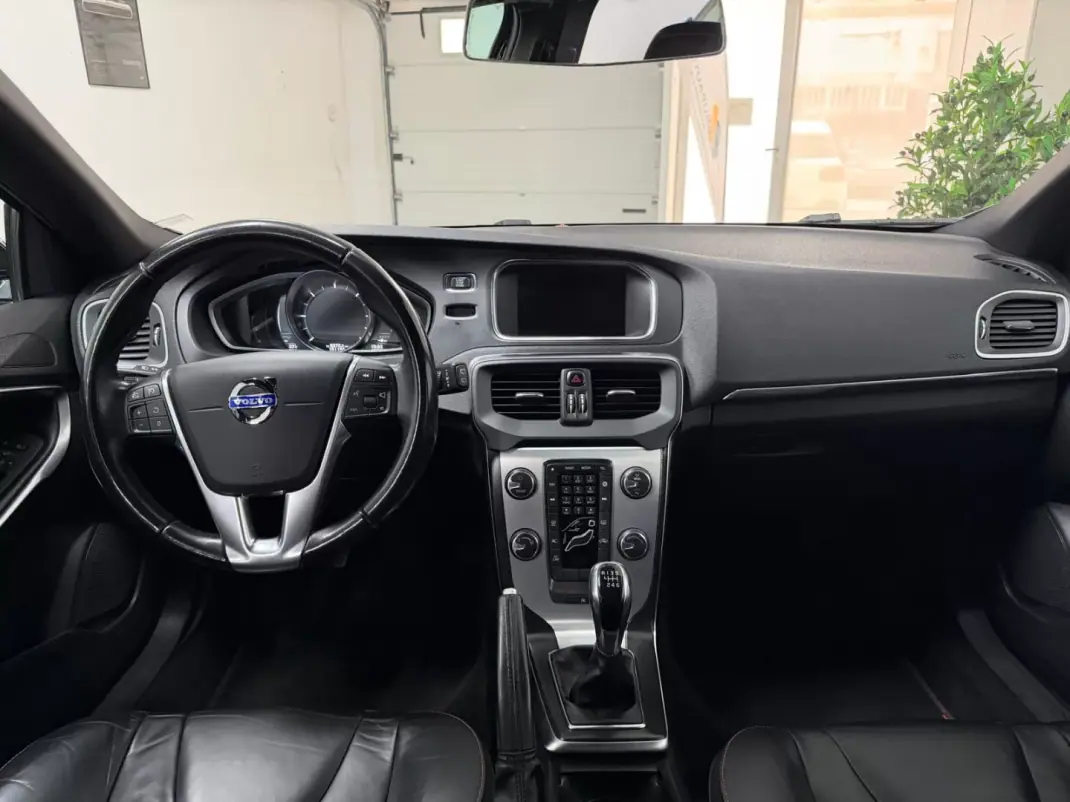 Volvo V40 2015 - 11990 EUR, 151000 km - 151000km - foto 5 de 29