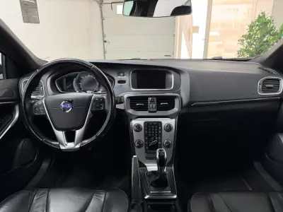 Volvo V40 2015 - 11990 EUR, 151000 km - 151000km - foto 5 de 29