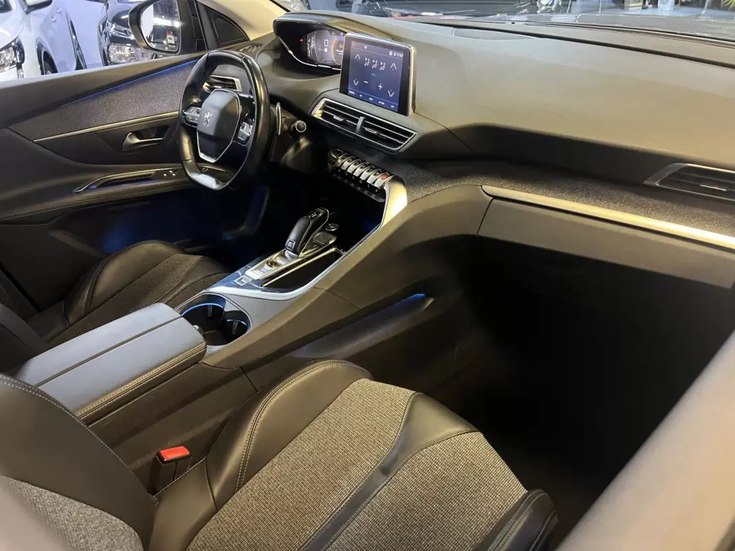 Peugeot 3008 2018 - 14990 EUR, 103000 km - 103000km - foto 7 de 35
