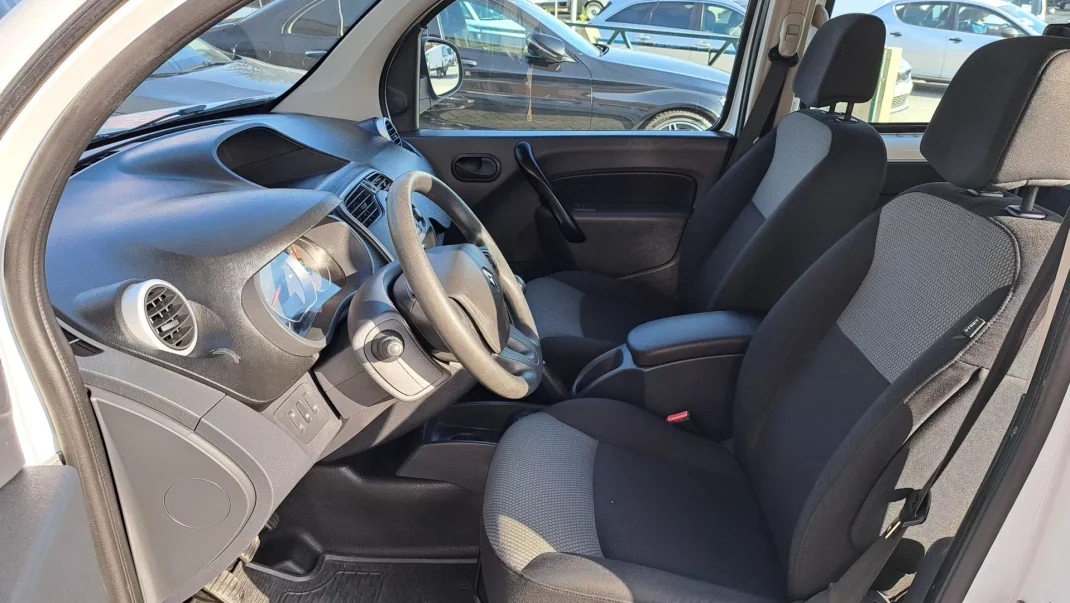 Renault Kangoo 1.5 DCi Maxi 2019 - 18900 EUR, 210580 km - AUTO.MOTO.pt - 210580km - foto 2 de 28