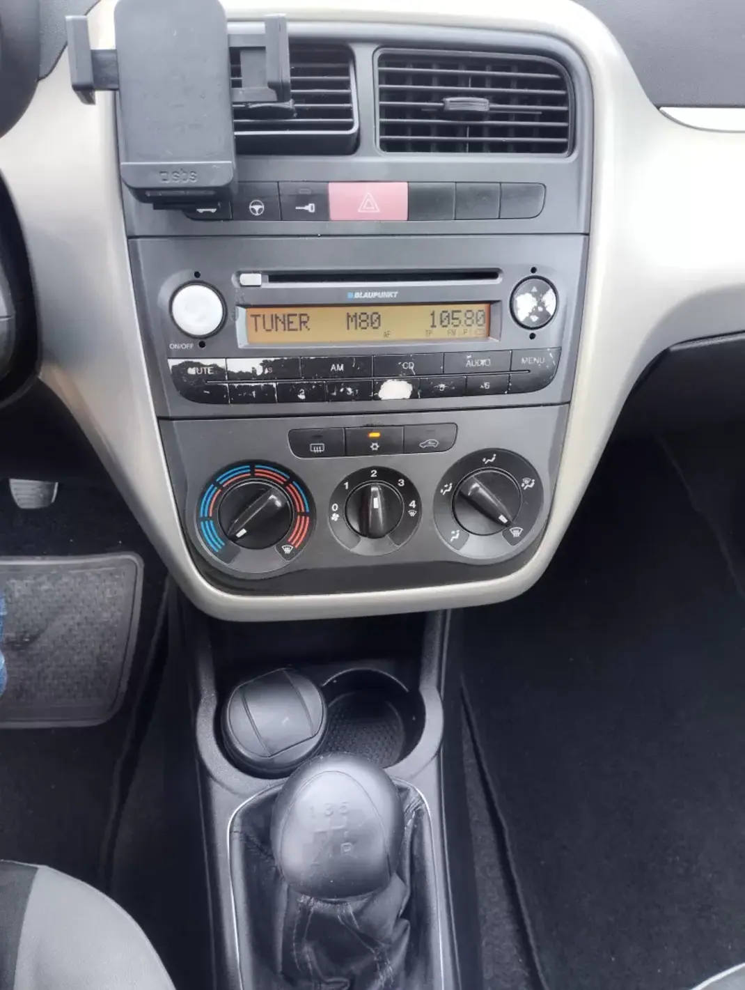 Fiat Grande Punto 2006 - 2750 EUR, 210000 km - AUTO.MOTO.pt - 210000km - foto 16 de 20