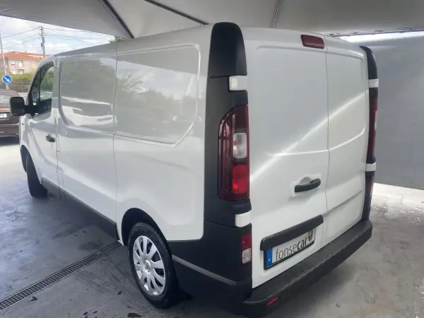 Renault TRAFIC 1.6 DCI GRAND COMFORT 2023 - 18990 EUR, 126881 km - AUTO.MOTO.pt - 126881km - foto 3 de 14