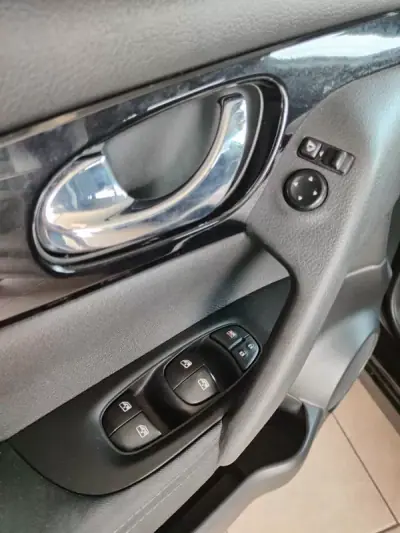 Nissan Qashqai 2017 - 15750 EUR, 155200 km - AUTO.MOTO.pt - 155200km - foto 22 de 37