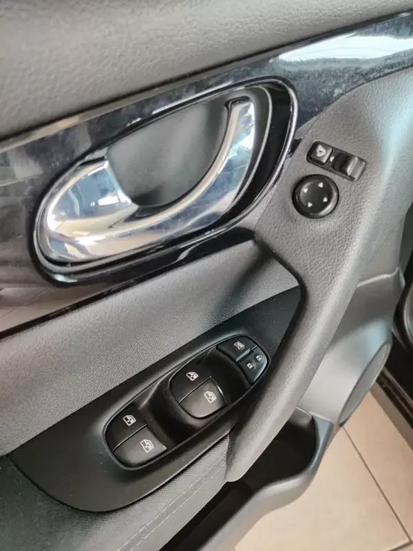 Nissan Qashqai 2017 - 15750 EUR, 155200 km - AUTO.MOTO.pt - 155200km - foto 22 de 37