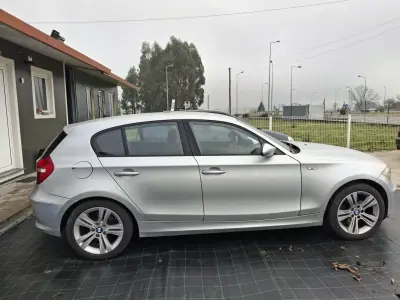 BMW 120 2009 - 10500 EUR, 159122 km - AUTO.MOTO.pt - 159122km - foto 10 de 17