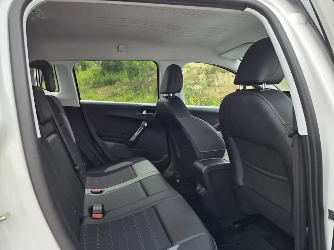 Peugeot 2008 2014 - 9750 EUR, 240000 km - AUTO.MOTO.pt - 240000km - foto 12 de 16