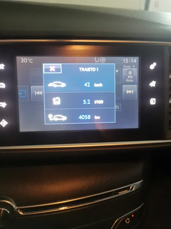 Peugeot 308 2014 - 7300 EUR, 160850 km - AUTO.MOTO.pt - 160850km - foto 3 de 10