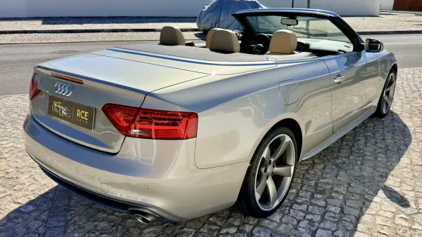 Audi A5 Cabrio 2015 - 23900 EUR, 128555 km - AUTO.MOTO.pt - 128555km - foto 4 de 61