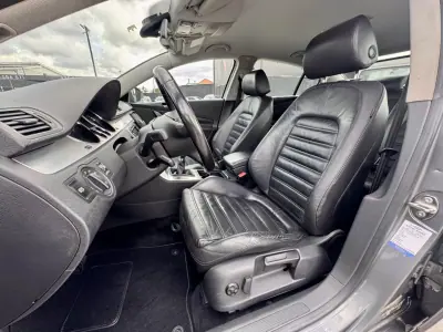 Volkswagen Passat 2005 - 6500 EUR, 234000 km - AUTO.MOTO.pt - 234000km - foto 15 de 19