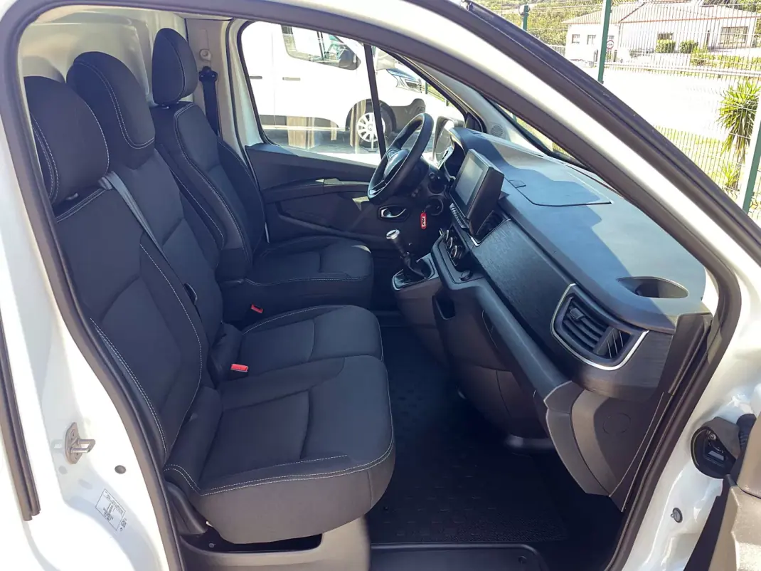 Renault Trafic 2023 - 22900 EUR, 48000 km - 48000km - foto 21 de 40