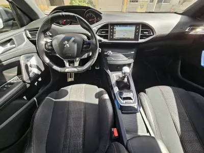 Peugeot 308 SW 2017 - 14500 EUR, 108350 km - AUTO.MOTO.pt - 108350km - foto 13 de 21