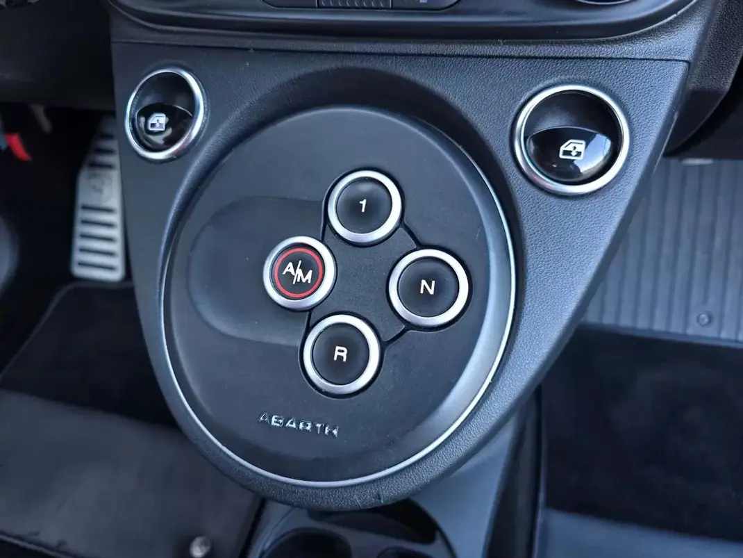 Abarth 595 2018 - 19750 EUR, 60400 km - 60400km - foto 17 de 40