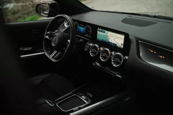 Mercedes-Benz GLA 250 2024 - 46850 EUR, 19000 km - AUTO.MOTO.pt - 19000km - foto 2 de 48