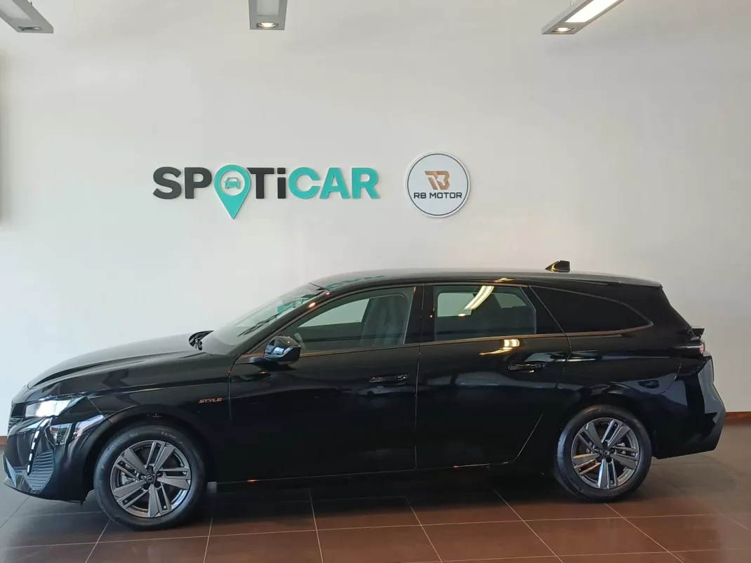 Peugeot 308 SW 2025 - 29750 EUR, 5900 km - AUTO.MOTO.pt - 5900km - foto 8 de 26