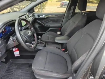 Ford Focus 2023 - 17990 EUR, 75650 km - AUTO.MOTO.pt - 75650km - foto 5 de 39